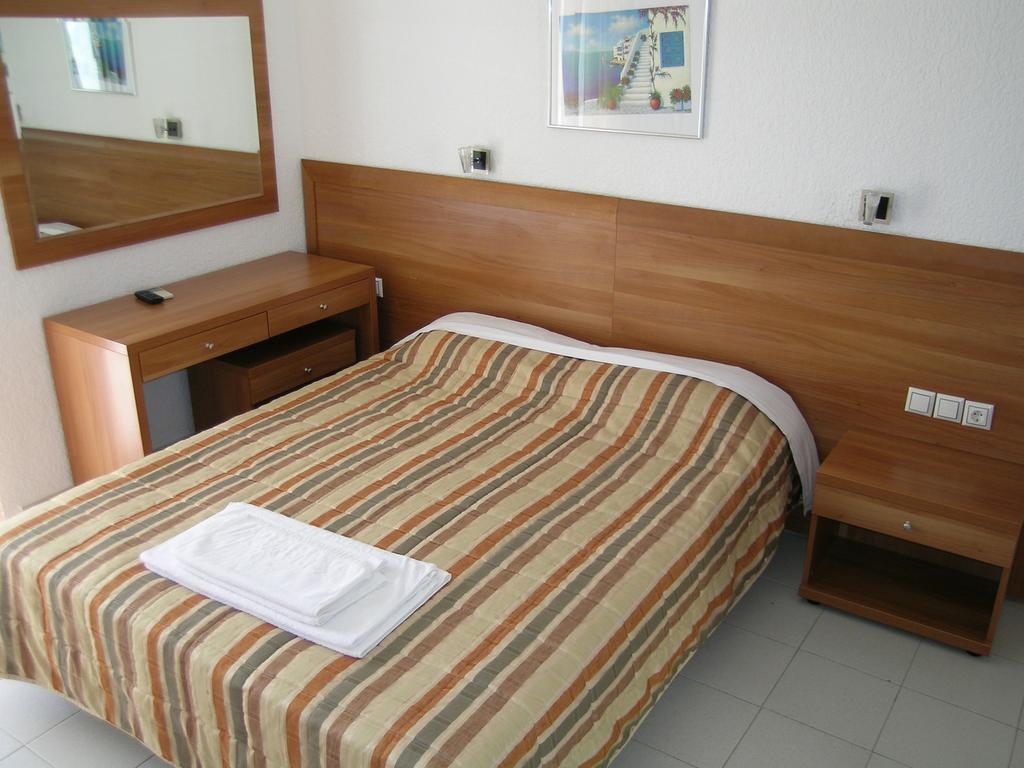 Kamares Apartments Εε Poros Town Habitación foto