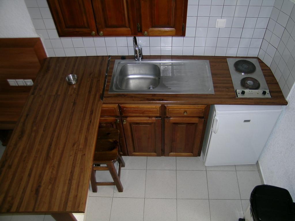 Kamares Apartments Εε Poros Town Habitación foto