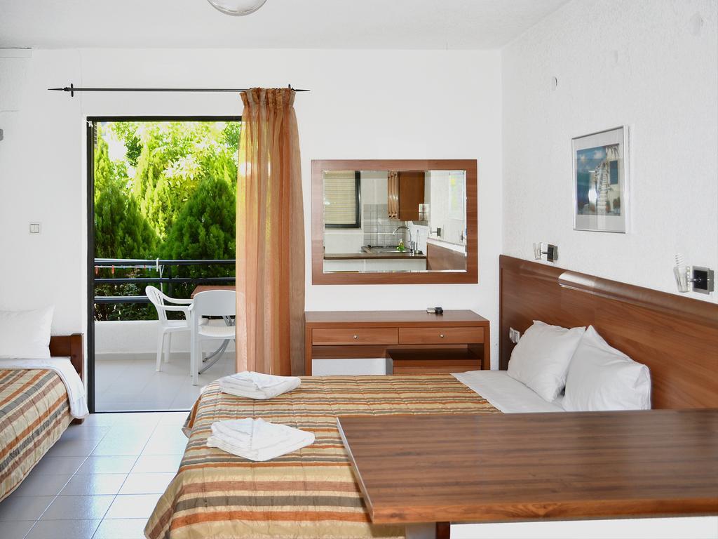 Kamares Apartments Εε Poros Town Habitación foto