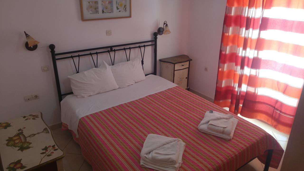 Kamares Apartments Εε Poros Town Exterior foto