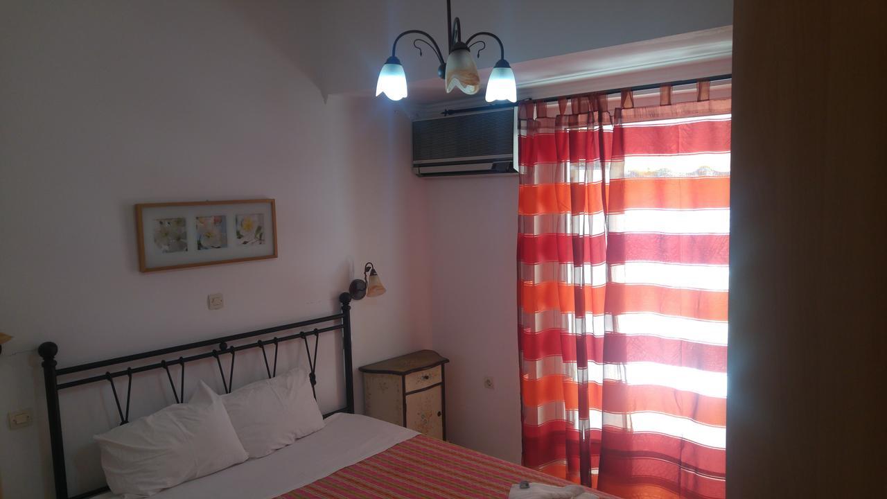 Kamares Apartments Εε Poros Town Exterior foto